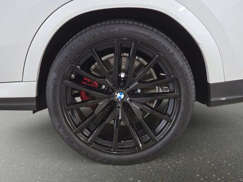 Used 2024 BMW X6 M60i w/ Dynamic Handling Package AWD/4WD image 32