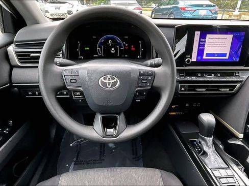 Used 2025 Toyota Camry LE FWD image 5