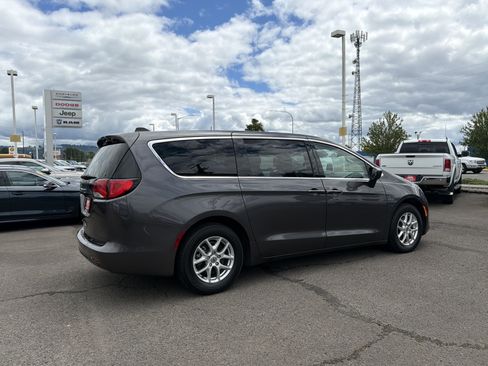 Used 2023 Chrysler Voyager LX FWD image 6