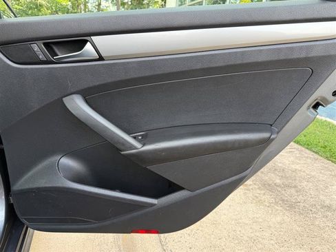 Used 2013 Volkswagen Passat 2.5 S FWD image 28