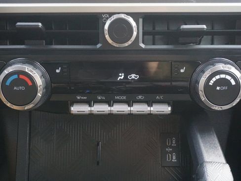 Certified 2025 Toyota Tacoma TRD Off-Road image 12