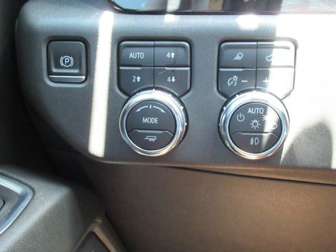 Used 2023 GMC Sierra 1500 SLT w/ SLT Premium Package AWD/4WD image 21