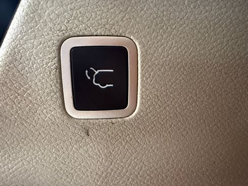 Used 2024 Chrysler Pacifica Touring-L FWD image 36