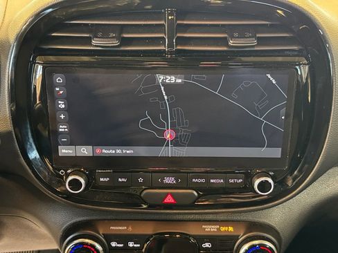 Used 2023 Kia Soul S FWD image 19