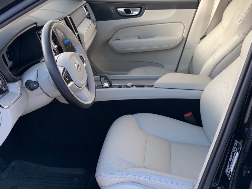 Used 2024 Volvo XC60 B5 Plus w/ Protection Package Premier AWD/4WD image 5