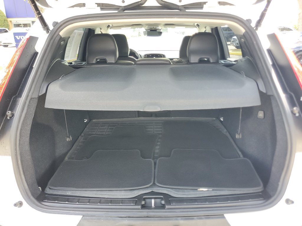 Certified 2024 Volvo XC40 B5 Plus AWD/4WD image 9