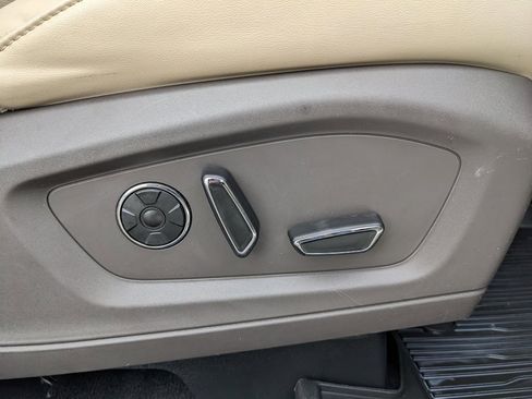 Used 2020 Ford Explorer Platinum w/ Premium Technology Package image 57