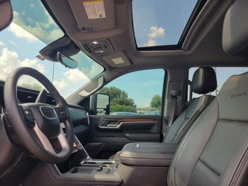 Used 2024 GMC Sierra 2500 Denali w/ Denali Reserve Package AWD/4WD image 12