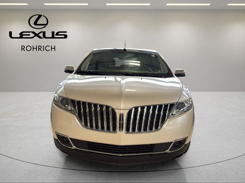 Used 2015 Lincoln MKX AWD w/ Equipment Group 102A image 2