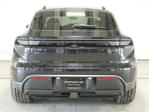 New 2026 Porsche Macan 4 Electric image 12