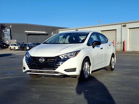 Certified 2025 Nissan Versa S w/ Trunk Package image 2