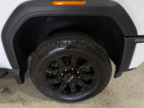 Used 2024 GMC Sierra 2500 AT4 w/ AT4 Premium Plus Package AWD/4WD image 15