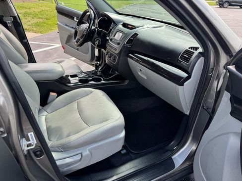 Used 2015 Kia Sorento LX FWD image 25