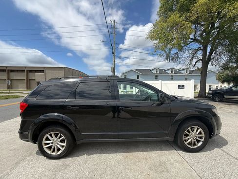 Used 2017 Dodge Journey SXT w/ Comfort/Convenience Group AWD/4WD image 4