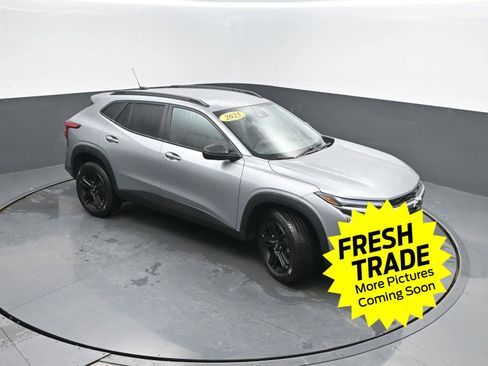 Used 2025 Chevrolet Trax ACTIV w/ Driver Confidence Package image 37