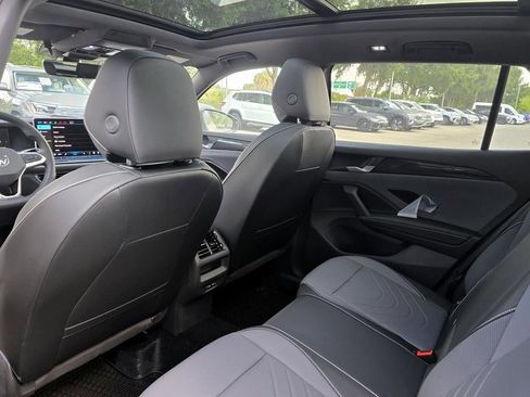 New 2026 Volkswagen Tiguan SE R-Line FWD image 25