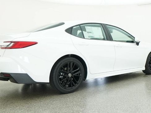 Used 2026 Toyota Camry SE FWD image 38