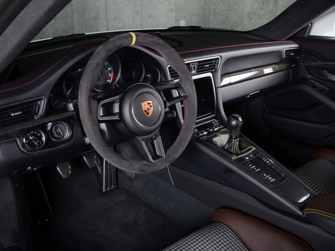 Used 2016 Porsche 911 R image 19