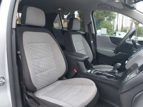 Used 2019 Chevrolet Equinox LS w/ LS Convenience Package FWD image 10