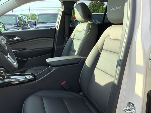 New 2026 Chevrolet Trax ACTIV w/ Sunroof Package FWD image 12