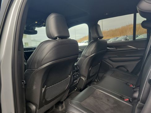 Used 2023 Jeep Grand Cherokee Altitude image 16