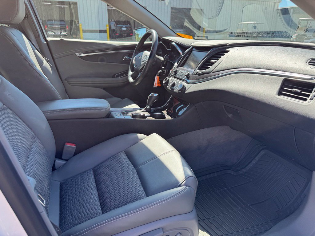 Used 2015 Chevrolet Impala LT w/ Convenience Package FWD image 10