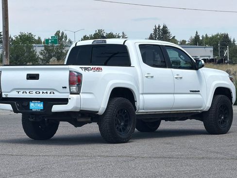 Used 2021 Toyota Tacoma TRD Sport w/ Technology Package AWD/4WD image 2
