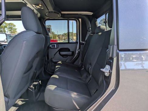 Used 2020 Jeep Gladiator Sport image 14