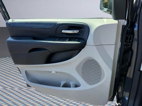 Used 2014 Dodge Grand Caravan American Value Package w/ UConnect Hands-Free Group FWD image 20