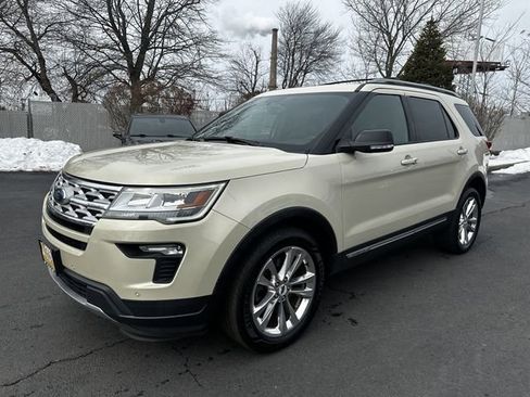 Certified 2018 Ford Explorer XLT w/ Equipment Group 202A image 9