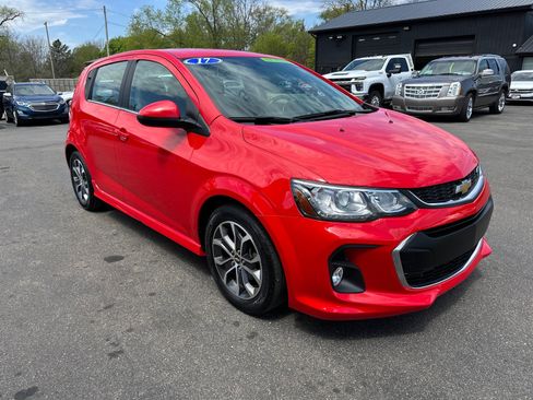 Used 2017 Chevrolet Sonic LT w/ Convenience Package FWD image 4