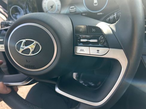 Used 2021 Hyundai Elantra Limited FWD image 18