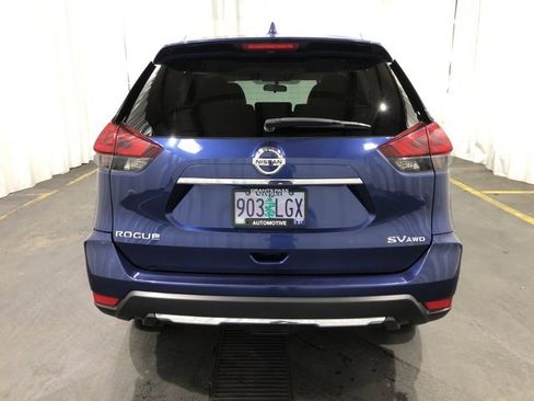 Used 2018 Nissan Rogue SV image 4