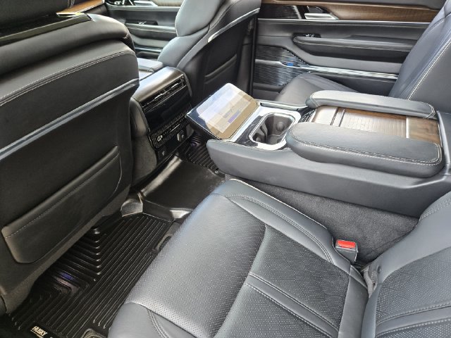 Used 2023 Jeep Grand Wagoneer L Series II AWD/4WD image 29