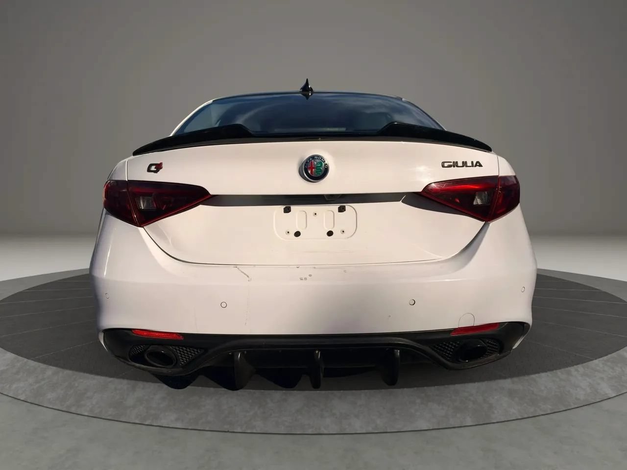 Used 2019 Alfa Romeo Giulia AWD w/ Quick Order Package 22J Sport image 4