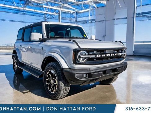 New 2025 Ford Bronco Outer Banks AWD/4WD image 35