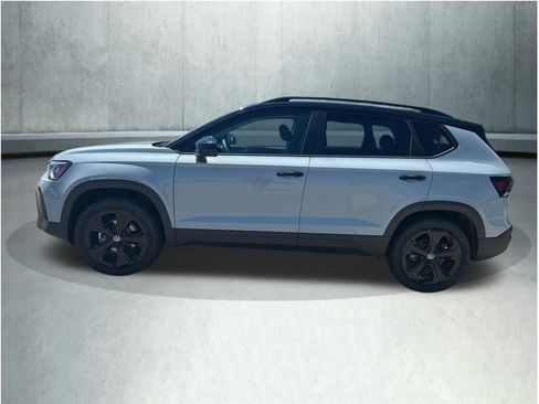 New 2026 Volkswagen Taos SE AWD/4WD image 2
