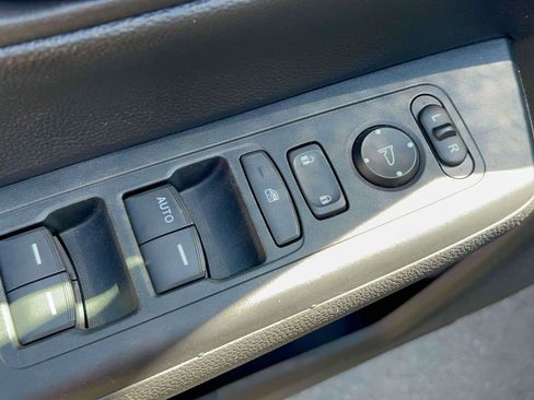 Used 2024 Honda CR-V LX image 23