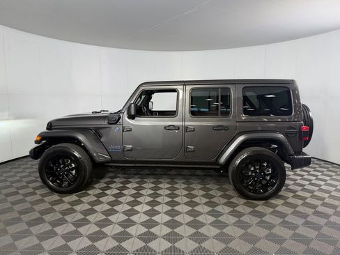 Used 2025 Jeep Wrangler Unlimited Sahara w/ Safety Group AWD/4WD image 16