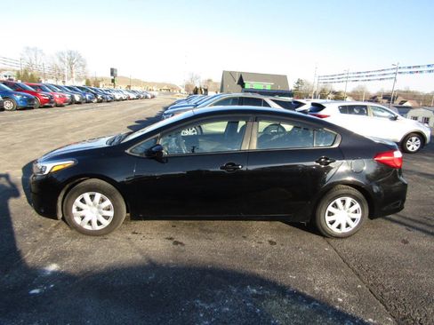 Used 2017 Kia Forte LX w/ LX Popular Package image 4