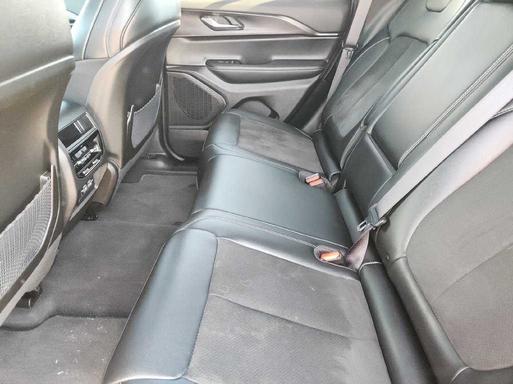 Used 2025 Jeep Grand Cherokee Altitude AWD/4WD image 33