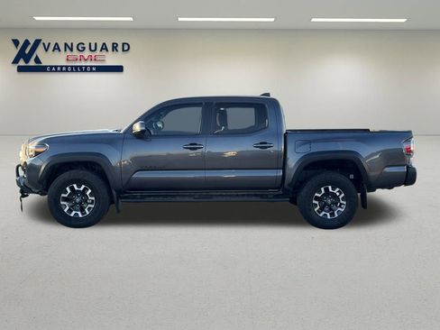 Used 2022 Toyota Tacoma TRD Off-Road image 2