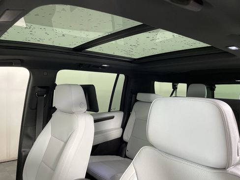 New 2025 Chevrolet Suburban Premier image 78