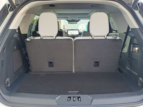 New 2026 Ford Explorer Platinum image 14