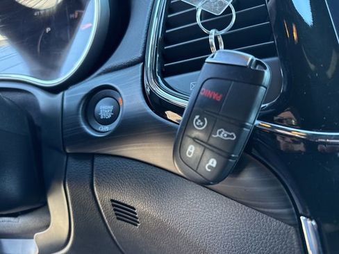 Certified 2022 Jeep Grand Cherokee Laredo X image 39