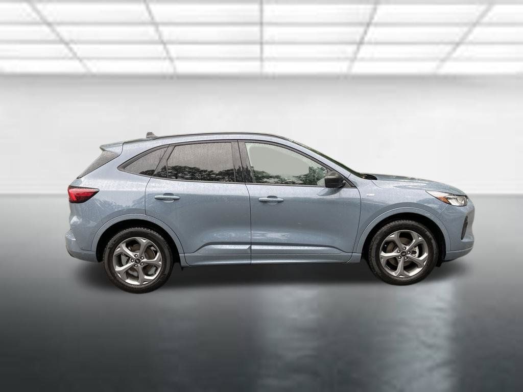 Used 2024 Ford Escape ST-Line w/ Tech Pack #1 FWD image 6