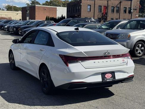 Used 2022 Hyundai Elantra Blue image 4