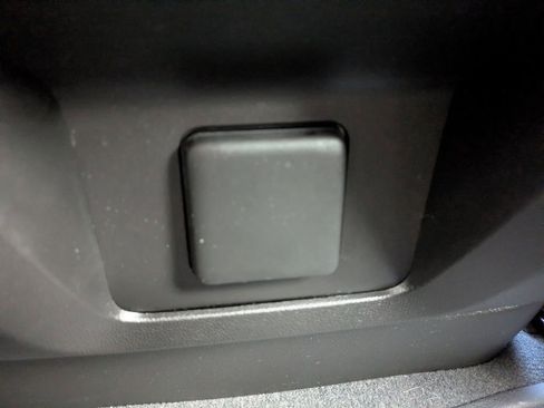 Used 2024 GMC Yukon AT4 w/ Technology Package image 19