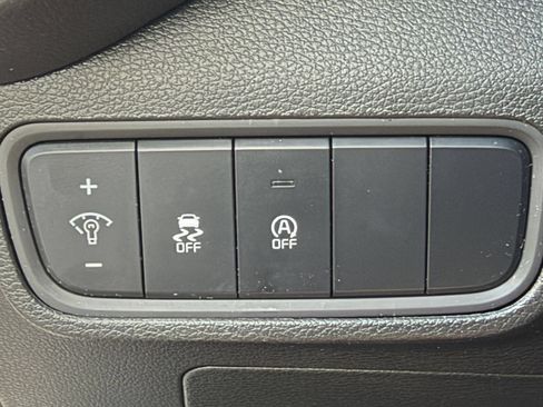 Used 2025 Kia Soul LX w/ LX Technology Package FWD image 32