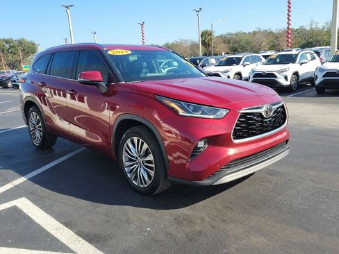 Used 2021 Toyota Highlander Platinum image 2